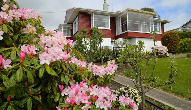 Enjoy big views from this lovely home overlooking Oamaru. in Oamaru