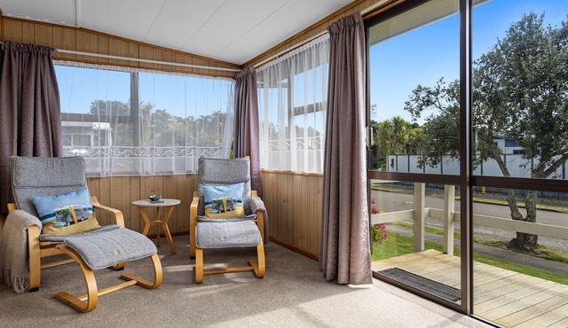 A Stones Throw - Coastlands Holiday Home in Whakatane
