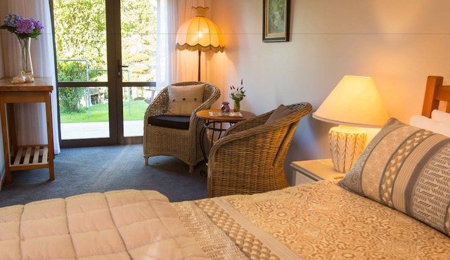 Rolling Hills Country Stay B&B in Oropi