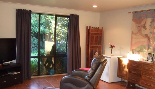 Jade Owl Bed and Breakfast in Blenheim