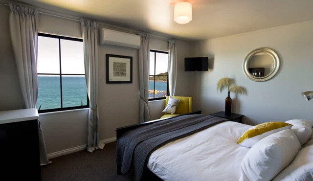 Lands End Boutique Hotel in Bluff