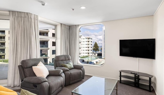 A strand Of Paradise, Oceanside & Views with pool