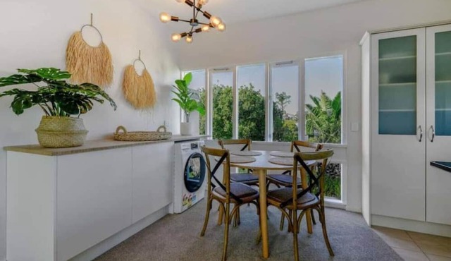 Sun Soaked 1 BD | Full Kitchen w/Sea View