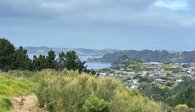 Seaview Bach - 5 mins drive from Goat Island! in Leigh