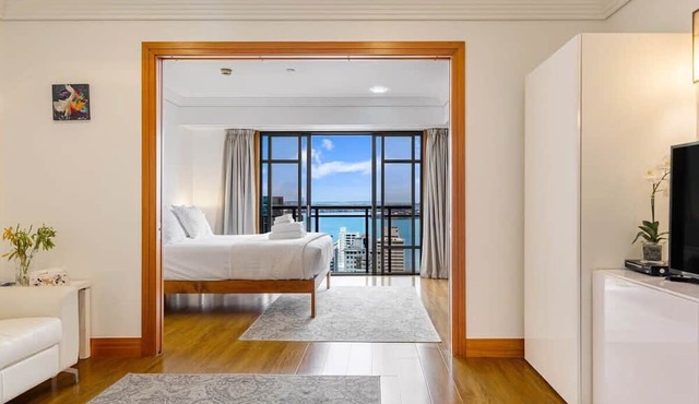 1BR in Prime location+City views by Zodiak Stays
