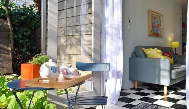 Louisa Chandler – Retro Charm by the City in Christchurch