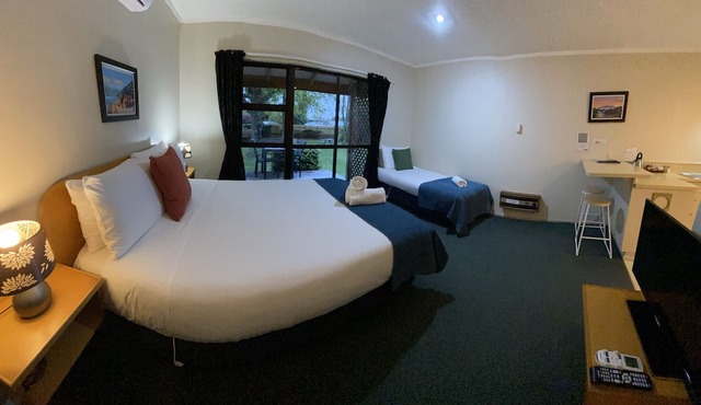Motuoapa Bay Chalets
