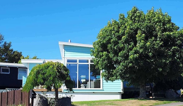 Walking Distance to the Lake - Sunny & Modern Home in Taupo