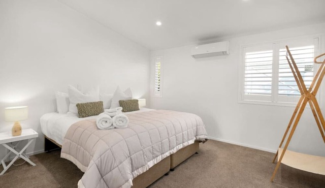 Chic Exec Apart w/Free Parking, Wifi & Netflix