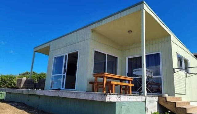 Stunning views of the bay - 2 min to the beach! in Karikari Peninsula