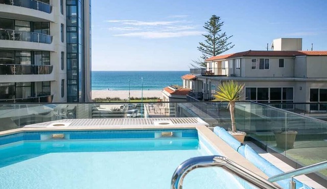 Marvellous Mount Apartment with pool, gym & beach