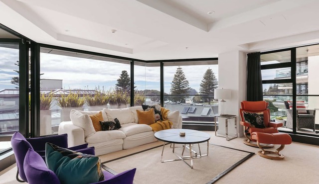 Spectacular Sunrises & Sea Views - Pool, Spa, Gym
