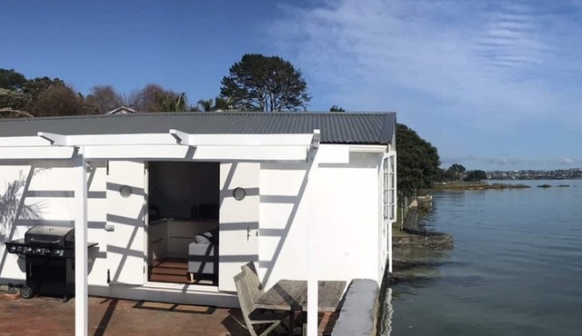Absolute Waterfront Serenity in Bayswater