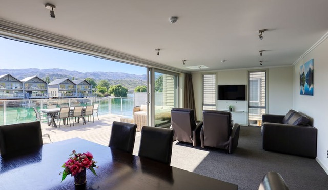 Lake Resort by Marsden in Mount Pisa