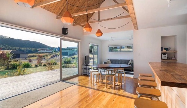 Southern Lake Taupo Bach, great for Lake Taupo and Tongariro guests in Kuratau