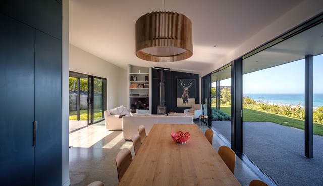 Lightning Ridge Views - Waimarama Holiday Home in Waimarama