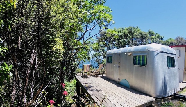 Fun and Funky - fully restored genuine 1940's handmade caravan in Great Barrier Island