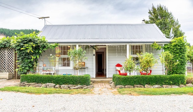 Historic Plum Tree Cottage - unlimited wifi, Rail trail perfect in Clyde