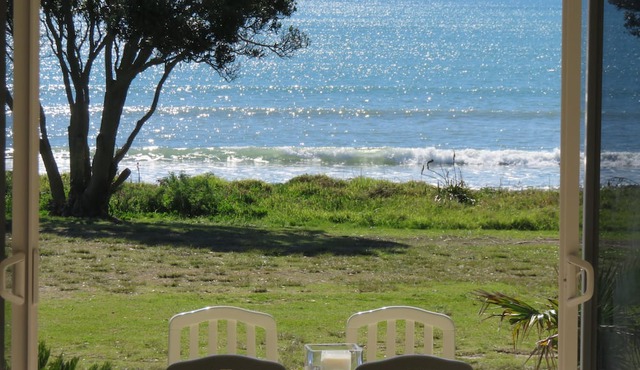 Stunning seaside retreat on Ohope Beach. Finalist Bach of the Year 2018