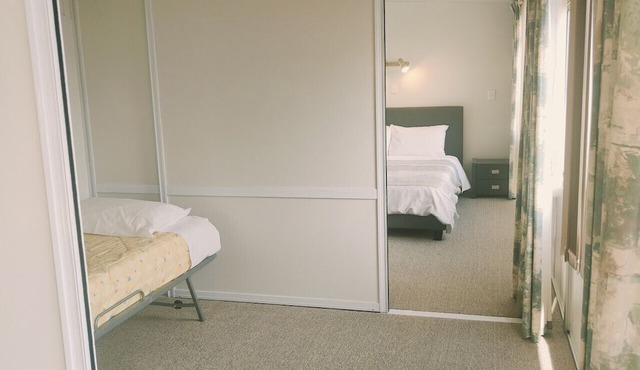 2 Mile Cosy Corner with Wi-Fi, 2 minute walk to lake edge and restaurant