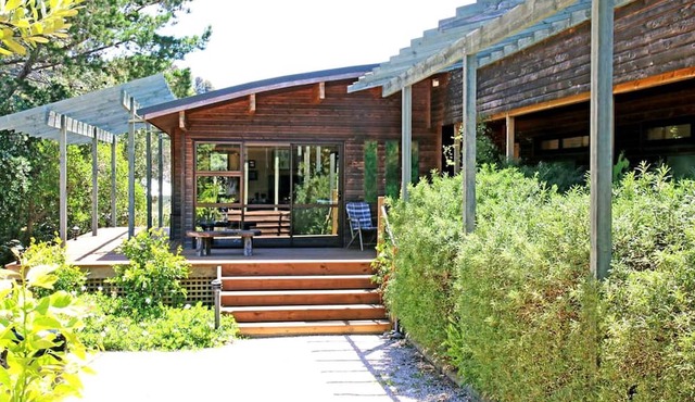 Chinese-Inspired Room Rental with Private Deck in Golden Bay, New Zealand in Collingwood