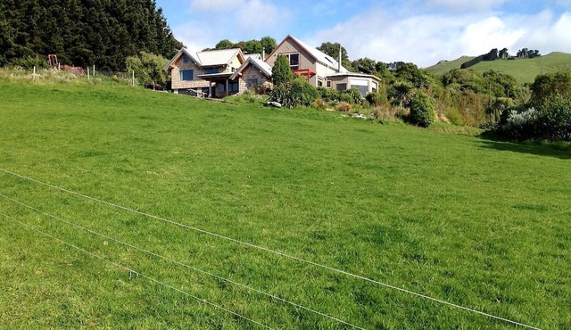Cozy Bed and Breakfast Retreat with Incredible Views in Otago, New Zealand in Dunedin