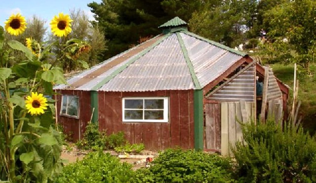 Superb Yurt Rental in Eco-Friendly Yoga Retreat near Takaka, South Island in Takaka