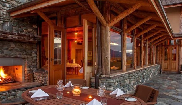 Picturesque Cabin for Families or Couples on Lake Te Anau, New Zealand in Te Anau