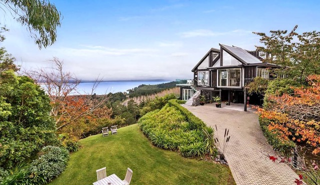 Beautiful Lake Taupo Holiday Rental with Great Views in Taupo
