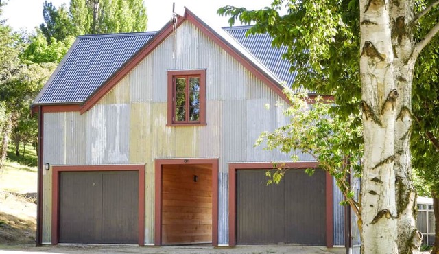 Romantic Vacation Rental with a Vineyard in Cromwell, New Zealand in Cromwell