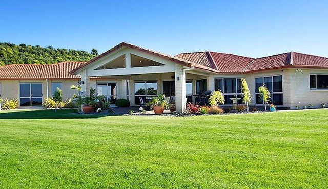 Modern Wine Country Retreat in Hawke’s Bay, New Zealand in Napier