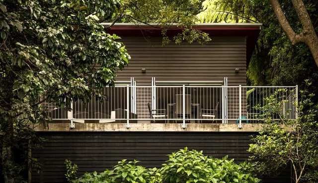 Idyllic Cottage Getaway with Forest Views on the Bay of Plenty in New Zealand in Te Kaha