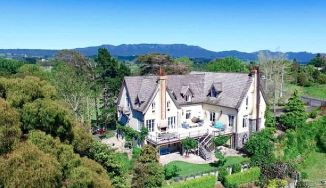 Luxurious Room Rental for a Romantic Getaway near Tauranga, New Zealand in Whakamārama