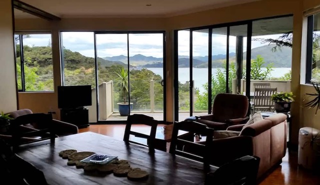 Secluded Beach Cabin near the Bay of Islands, New Zealand in Russell
