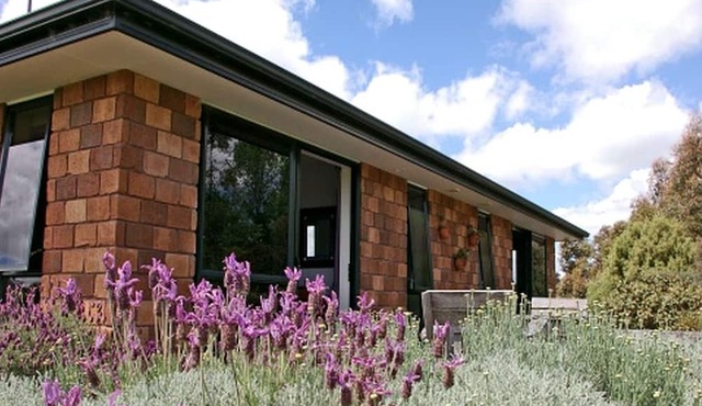 Charming Bed and Breakfast with Therapeutic Spa near Hamilton, North Island in Ngahinapouri