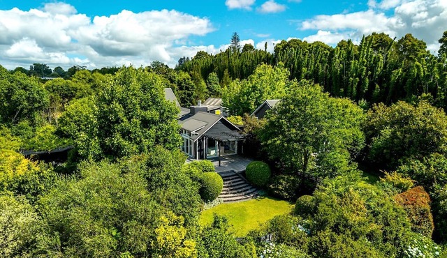 A quiet garden retreat where birdsong sets the pace., New Zealand in Kerikeri