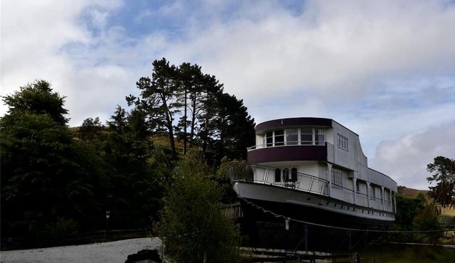 Romantic Getaway Accommodation on a World War II Ship near Waitomo Caves, North Island in Otorohanga