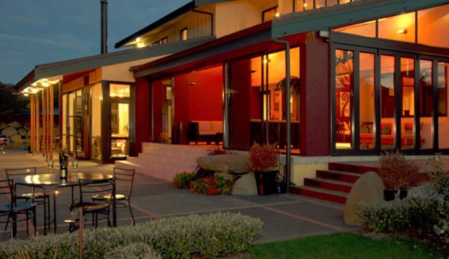 Romantic Suite in an Eco-Friendly Nature Lodge on New Zealand'a North Island in Gisborne