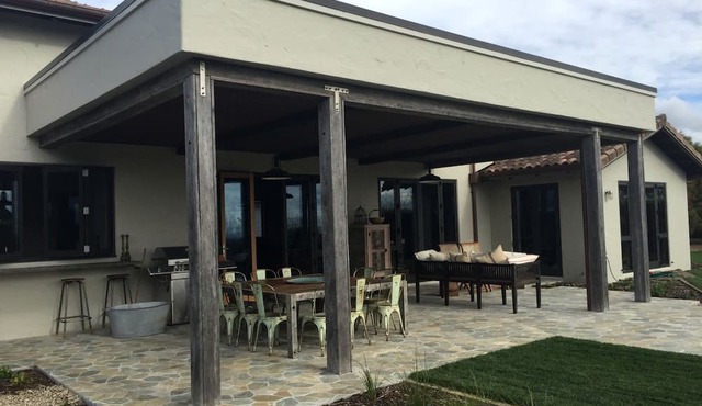 Romantic Room in a Secluded Country Bed and Breakfast near Bombay, Auckland in Auckland