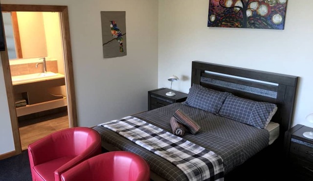 Clean Modern Suite for Two Surrounded by Natural Beauty near Punakaiki, South Island in Punakaiki