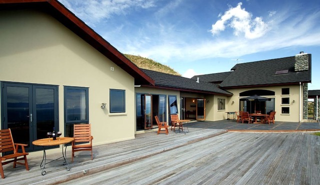 Perfect Ocean Getaway with Breakfast on Tasman Bay in Nelson, New Zealand in Nelson