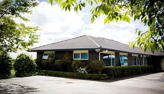 Luxury Getaway with Hot Tub in Otorohanga, North Island in Otorohanga