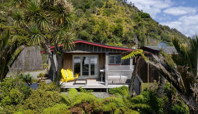 Romantic Cottage Rental with Tasman Sea Views on South Island, New Zealand in Punakaiki