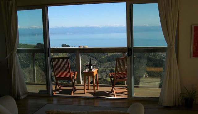 Gorgeous Cottage Rental with Tasman Bay Views in Nelson, New Zealand in Nelson