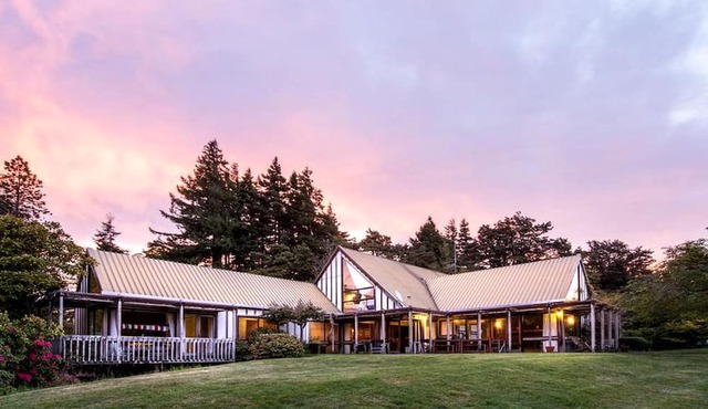 Impressive Villa for Skiers and Golfers near Tongariro National Park, New Zealand in Ohakune