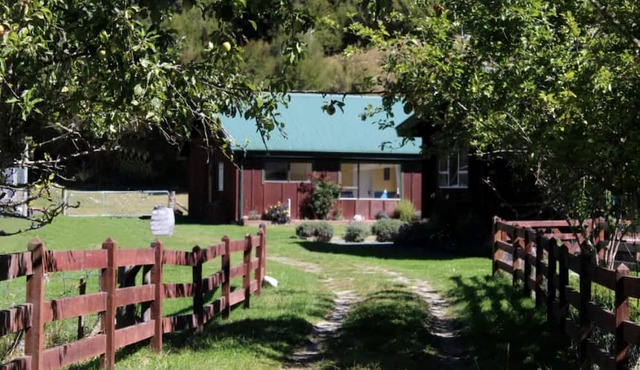 Secluded Cottage Retreat near Kahurangi National Park in Tapawera, South Island in Tapawera