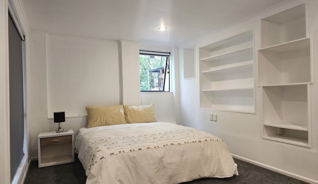 Entire Ground-floor: Spacious 145m2