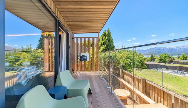 Cozy Tekapo Studio | Lake + Church Views | Balcony in Lake Tekapo