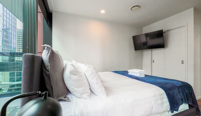 CBD Sea-View 1-Bedroom Apartment