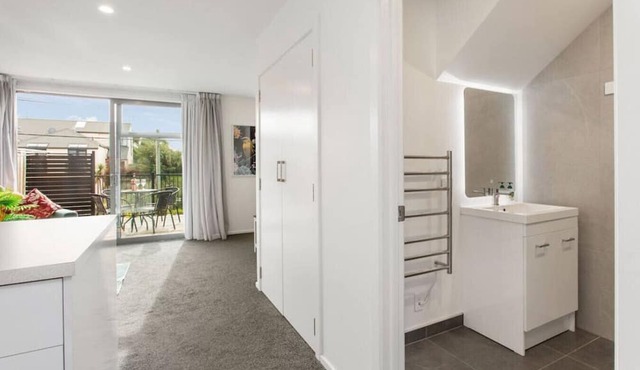 Appt 2 on Armagh 2Bdrm 2 Bthrm Free Park in Christchurch